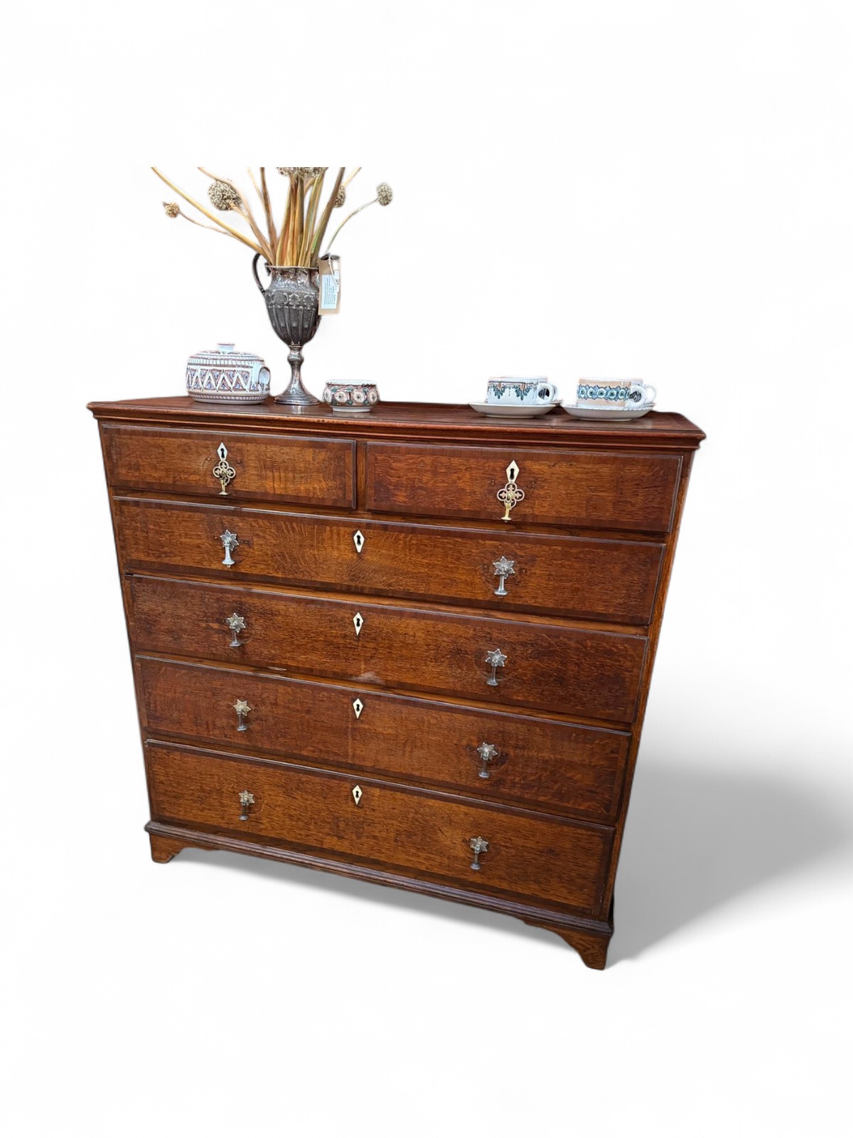 William- and Mary-style quarter-sawn oak chest of drawers