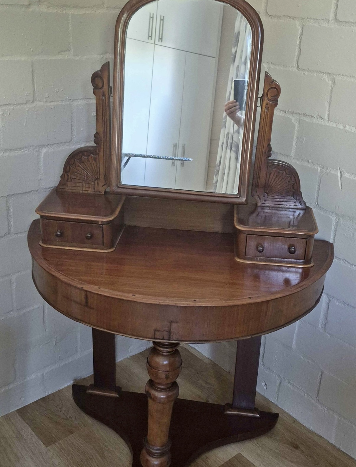 Mahogany Veneer Dressing Table